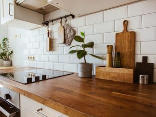 Kitchen tiled splashback